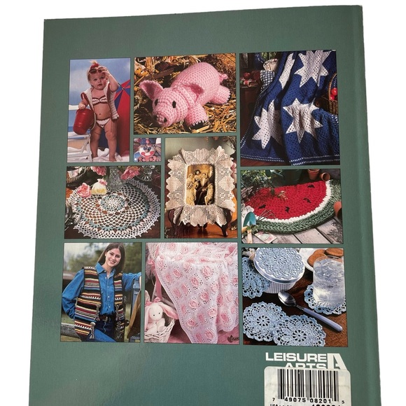 LEISURE ARTS Instruction Book In Love With Crochet for More Than 50 Projects - Picture 9 of 9